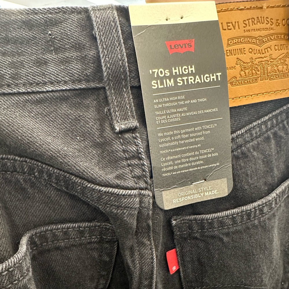 NWT LEVIS 70'S HIGH SLIM STRAIGHT WOMEN'S JEANS - Picture 7 of 7
